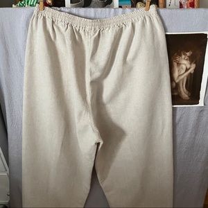 Women’s Casual Pants in Cream. Size L
